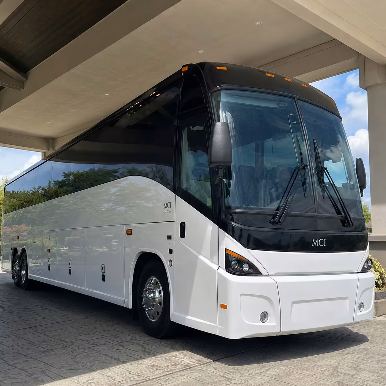 corporate groups and business travelers in fontana rely on charter bus airport transfers